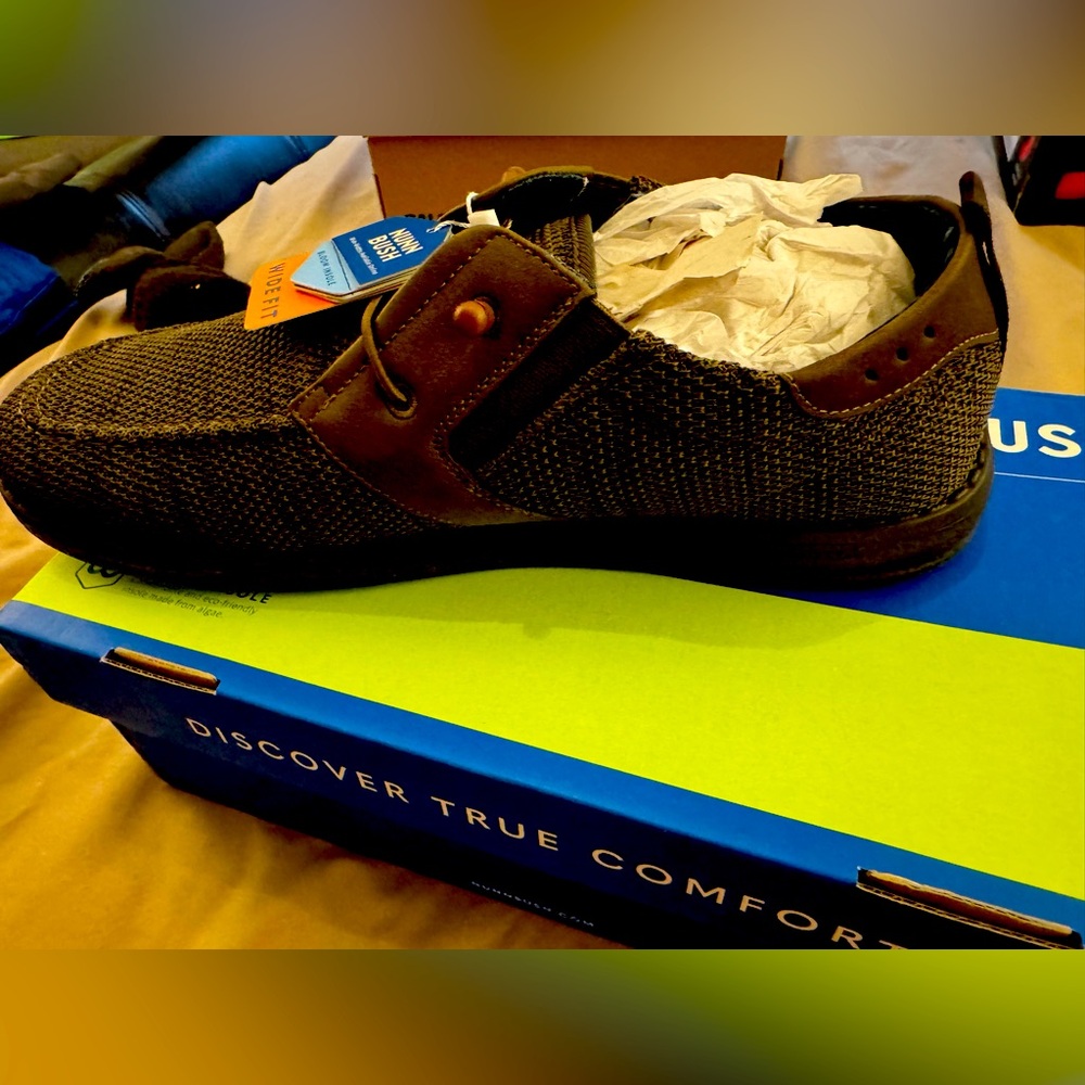 Size 12 wide mens Nunn Bush Shoes